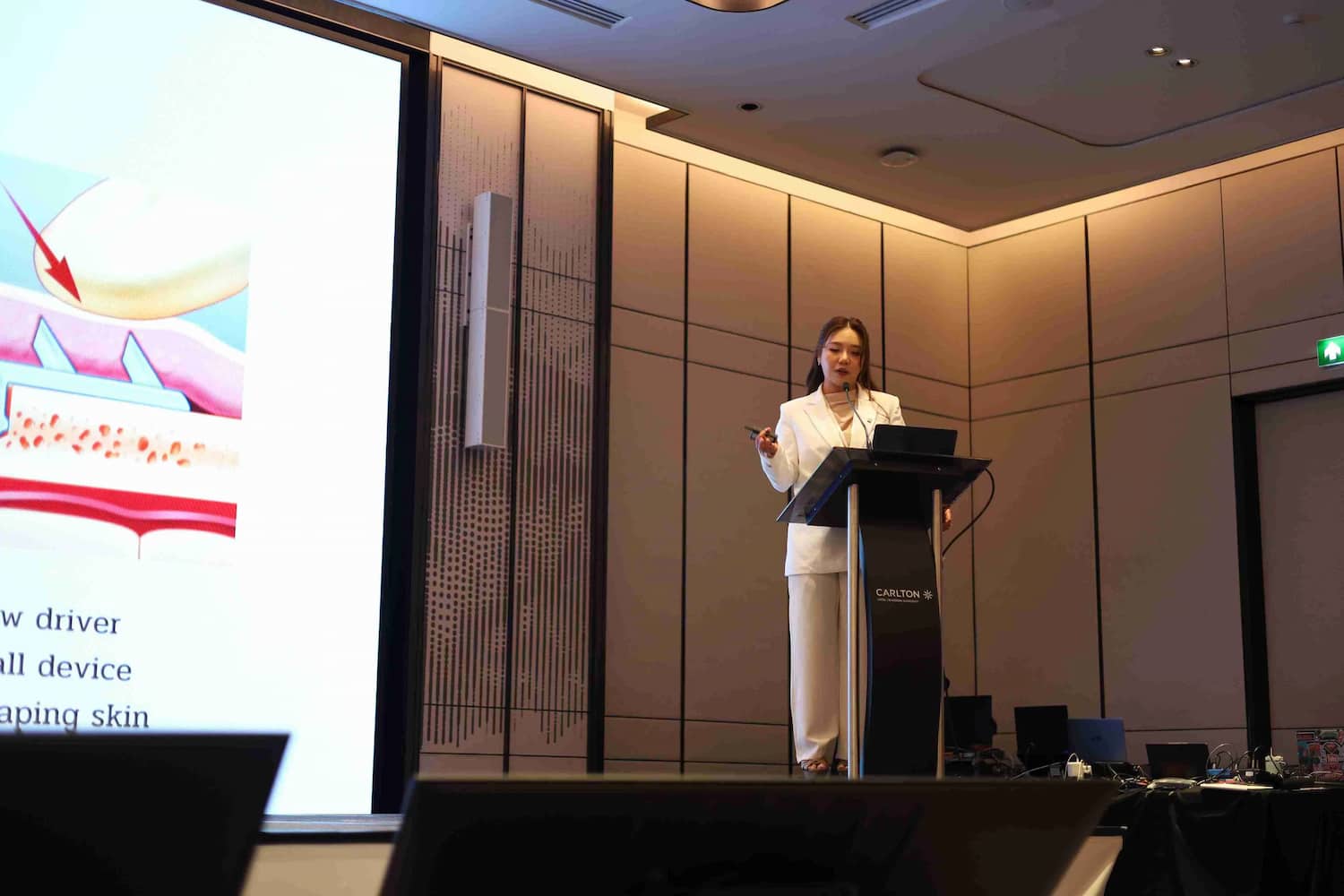 หมอบีม พญ.คุณาภรณ์ ตั้งธนะวัฒน์ (ว.48073)