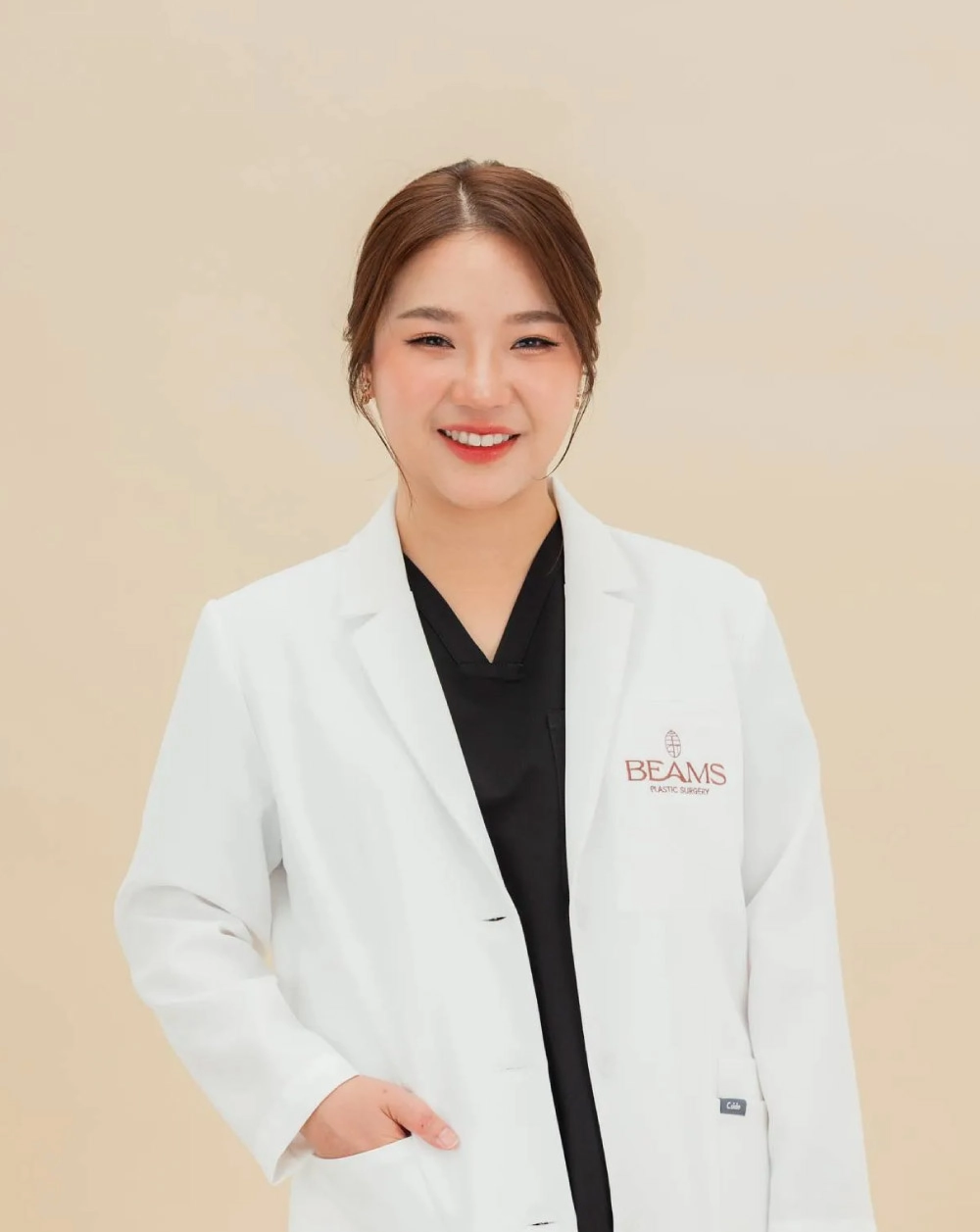 พญ. คุณาภรณ์ ตั้งธนะวัฒน์ (หมอบีม)