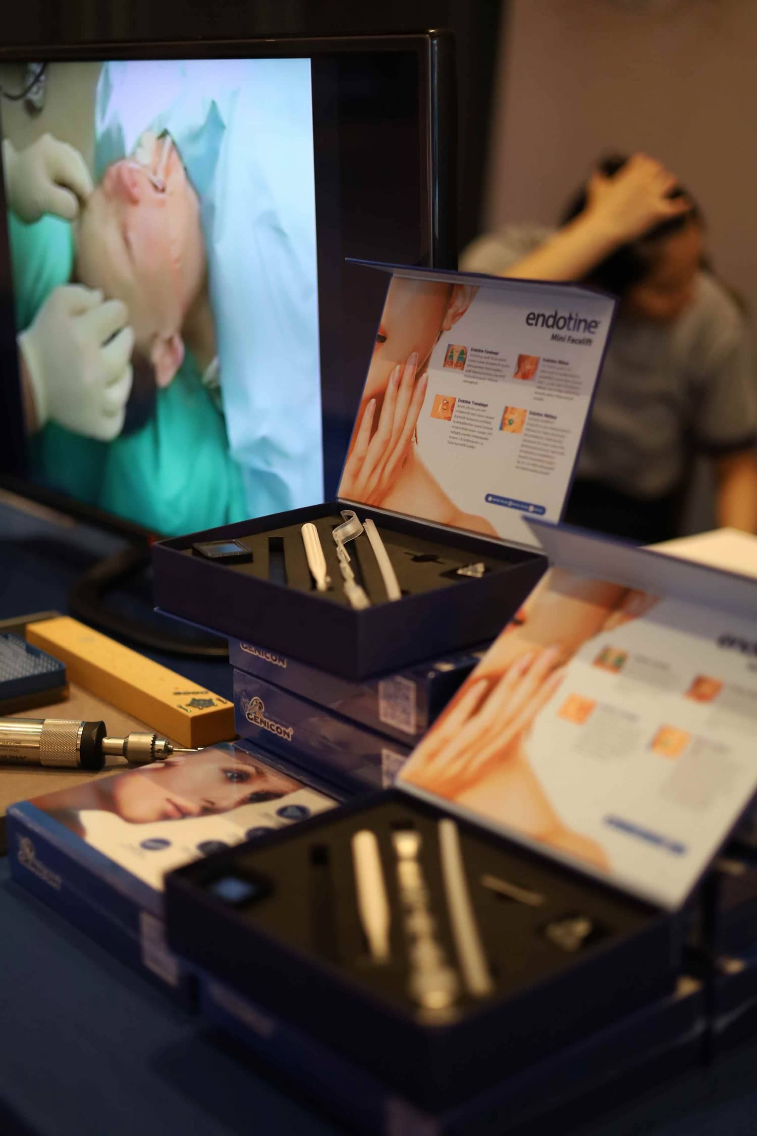 เคสรีวิวจริง ยกคิ้วส่องกล้อง